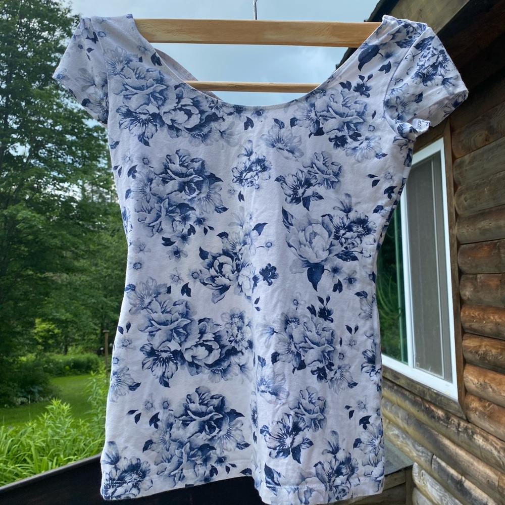 Garage tee-stunning